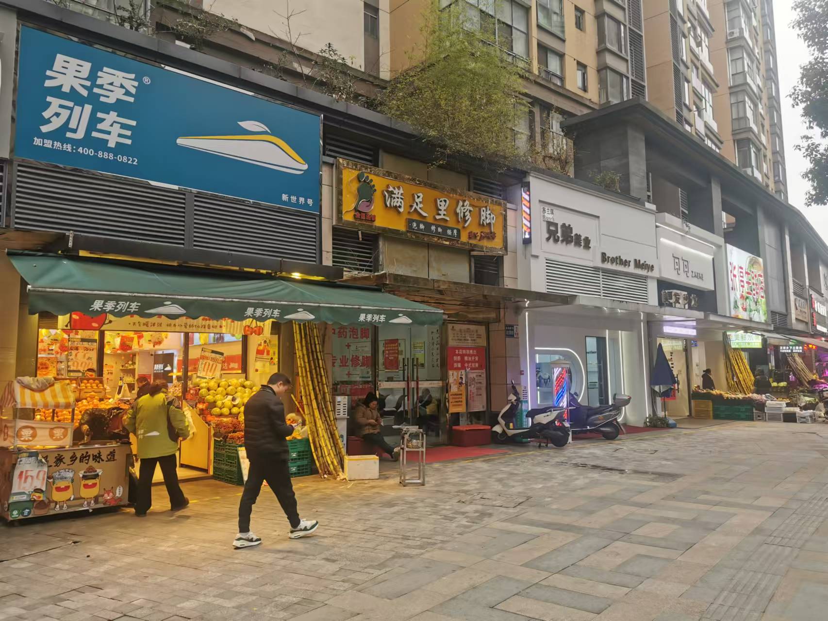 金阳新世界130平临街门面转让，可空转